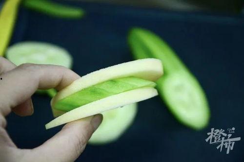 suna吃哈密瓜,Suna畅享哈密瓜美味时光